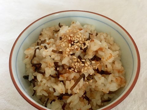 胡麻油香る塩昆布といりごま混ぜご飯 レシピ 作り方 By Kuuuma 楽天レシピ 胡麻油香る塩昆布といりごま混ぜご飯 レシピ 作り方 By Kuuuma 楽天レシピ